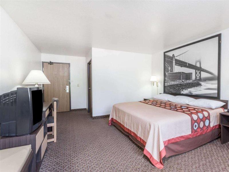 Super 8 By Wyndham Prince Frederick Exterior photo