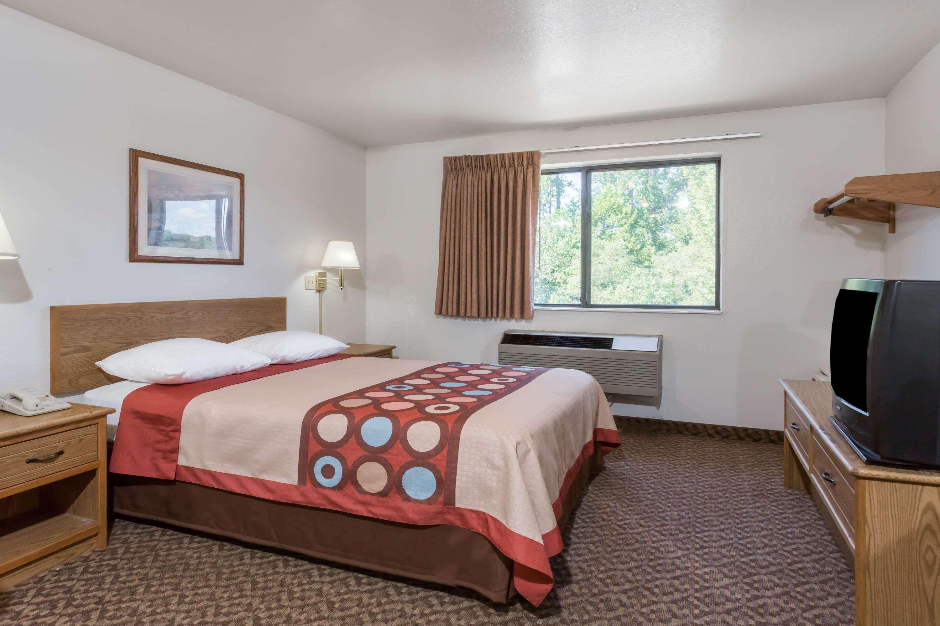Super 8 By Wyndham Prince Frederick Exterior photo