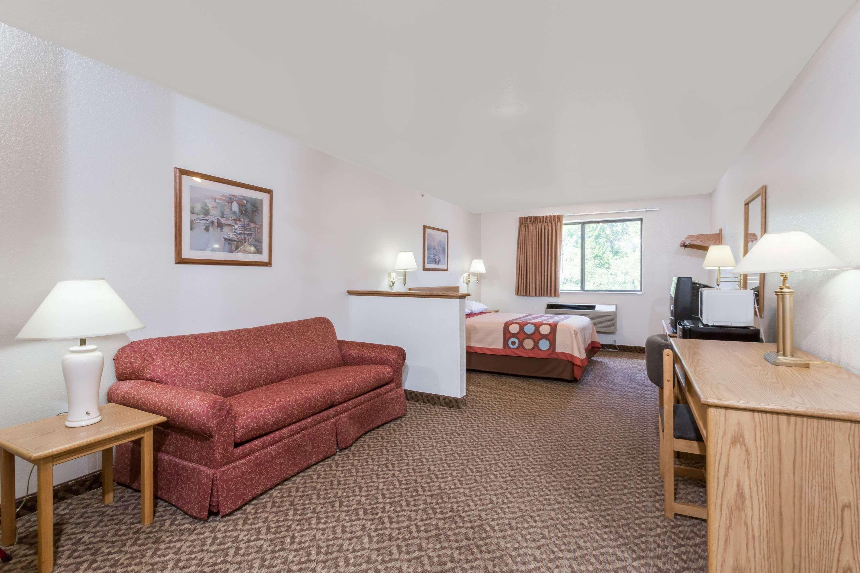 Super 8 By Wyndham Prince Frederick Exterior photo